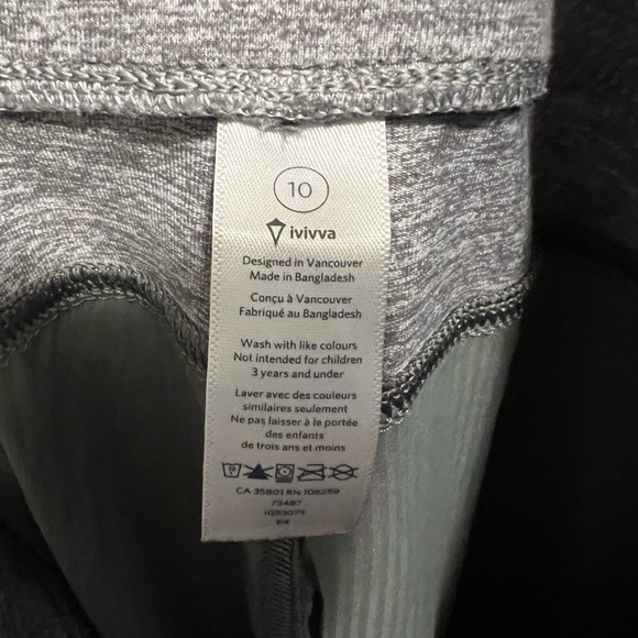 Iviva Studio Crop - EUC - Picture 2 of 2